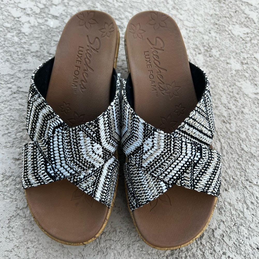 Women’s wedge sandal. Skechers size 6